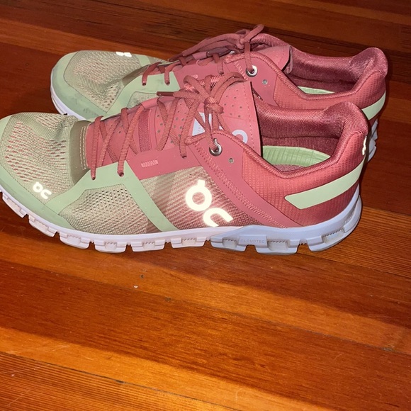 On Cloudflow Women’s Running shoe - Picture 4 of 6